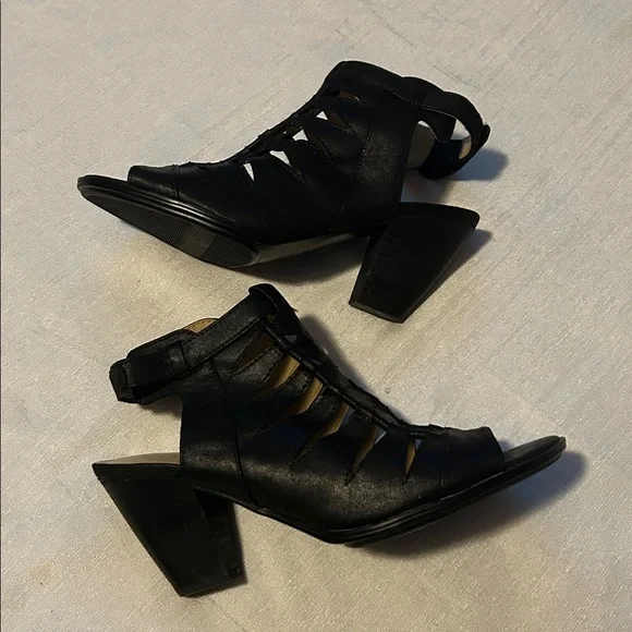 Naturalizer Black Strappy Sandal Heels - Picture 6 of 7